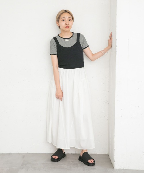 KBF(ケイビーエフ)の「ミニブークレニットビスチェ(ニット/セーター・レディース・ブルー/ブラック/ライトベージュ・ONE)」の4枚目の写真