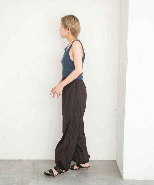 KBF(ケイビーエフ)の「ミニブークレニットビスチェ(ニット/セーター・レディース・ブルー/ブラック/ライトベージュ・ONE)」の9枚目の写真