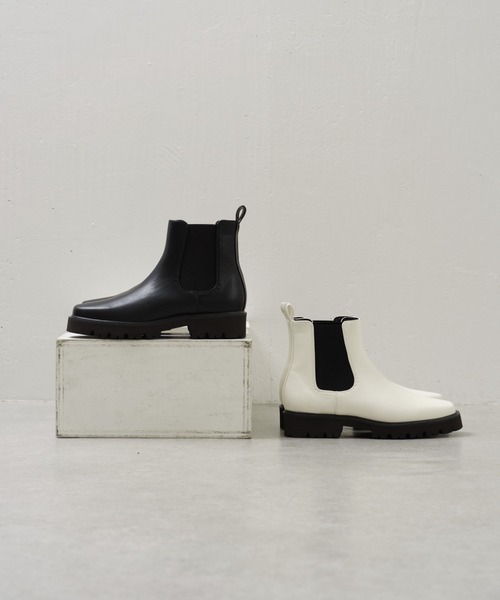 COLONY 2139(コロニートゥーワンスリーナイン)の「軽量サイドゴアショートブーツ(ブーツ・レディース・ブラック/アイボリー・SMALL/LARGE/MEDIUM)」の3枚目の写真