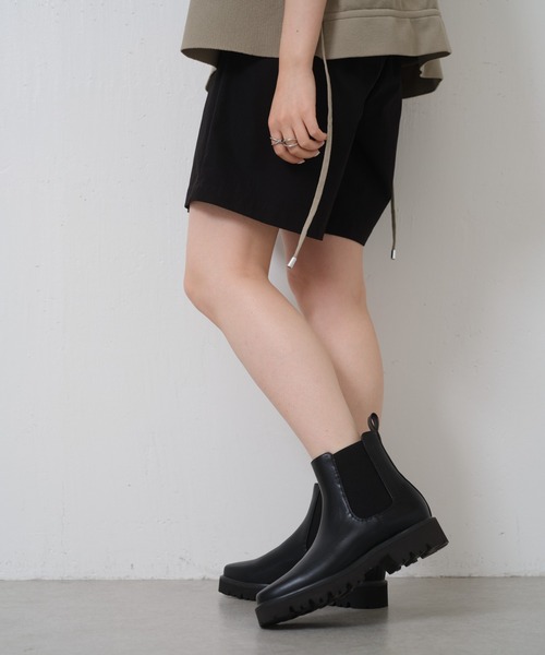 COLONY 2139(コロニートゥーワンスリーナイン)の「軽量サイドゴアショートブーツ(ブーツ・レディース・ブラック/アイボリー・SMALL/LARGE/MEDIUM)」の6枚目の写真