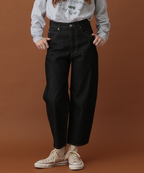 saloon(サルーン)の「SALOON(サルーン)/コクーンデニムパンツ(デニムパンツ・レディース・ライトブルー/ネイビー・S/M/XS)」の2枚目の写真