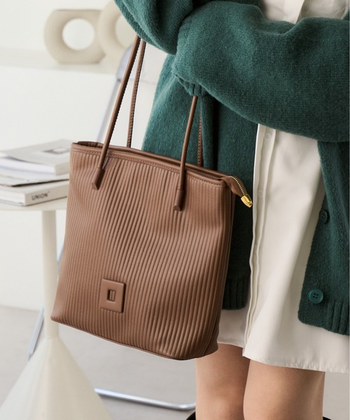 ブラウンレザー プリーツバッグ COS コスレザープリーツベルトパック