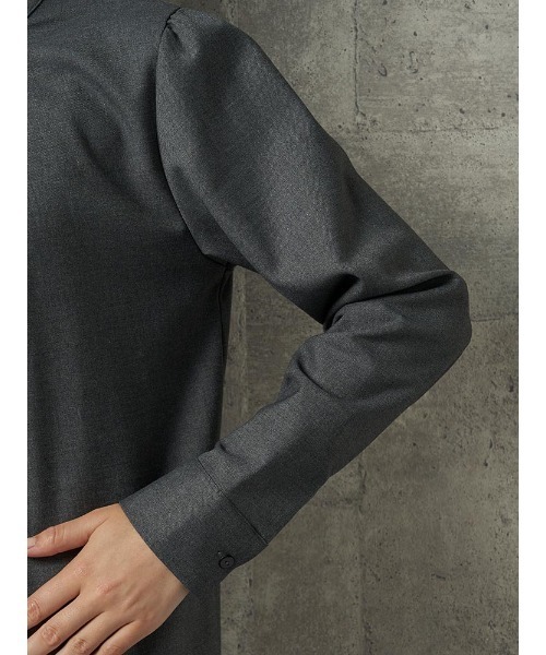 Perfect Suit FActory（パーフェクトスーツファクトリー）の「パール釦　ハイネックブラウス【お仕事OK】オフホワイト/グレー/ベージュ（シャツ/ブラウス・レディース・グレー/オフホワイト/ベージュ・M/L/S）」の19枚目の写真