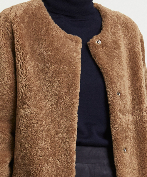 ELFORBR（エルフォーブル）の「オーストラリアムートンコクーンコート（ムートンコート・レディース・ネイビー/キャメル・38）」の8枚目の写真