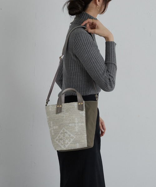 russet（ラシット）の「【WEB限定】ダブルフェイスショルダーバッグ (CE-1195-WEB)（ショルダーバッグ・レディース・ネイビー/アイボリー・FREE）」の7枚目の写真