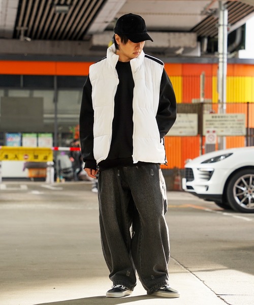 1111clothing(ワンフォークロージング)の「【unisex】スタンドネック パディングベスト / Stand neck padded vest(ダウンベスト・メンズ・チャコール/ホワイト/ブラック/ブラック系/ホワイト系・M/L)」の7枚目の写真