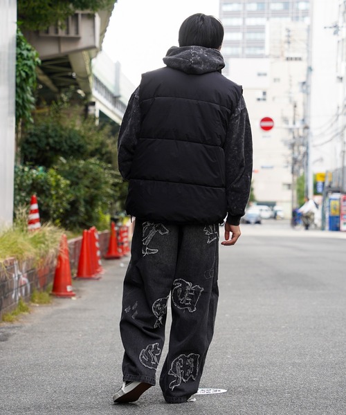 1111clothing(ワンフォークロージング)の「【unisex】スタンドネック パディングベスト / Stand neck padded vest(ダウンベスト・メンズ・チャコール/ホワイト/ブラック/ブラック系/ホワイト系・M/L)」の15枚目の写真