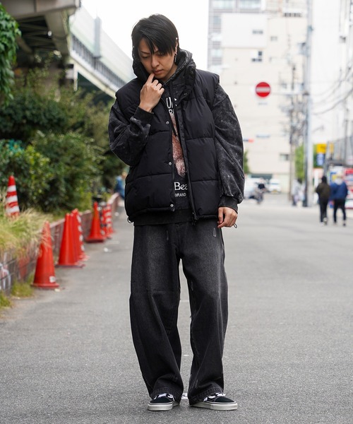 1111clothing(ワンフォークロージング)の「【unisex】スタンドネック パディングベスト / Stand neck padded vest(ダウンベスト・メンズ・チャコール/ホワイト/ブラック/ブラック系/ホワイト系・M/L)」の13枚目の写真