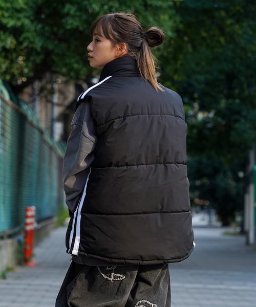 1111clothing(ワンフォークロージング)の「【unisex】スタンドネック パディングベスト / Stand neck padded vest(ダウンベスト・メンズ・チャコール/ホワイト/ブラック/ブラック系/ホワイト系・M/L)」の17枚目の写真