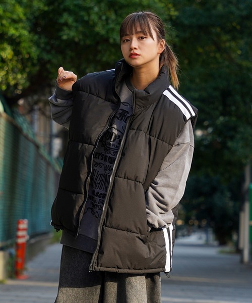 1111clothing(ワンフォークロージング)の「【unisex】スタンドネック パディングベスト / Stand neck padded vest(ダウンベスト・メンズ・チャコール/ホワイト/ブラック/ブラック系/ホワイト系・M/L)」の16枚目の写真
