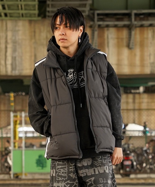 1111clothing(ワンフォークロージング)の「【unisex】スタンドネック パディングベスト / Stand neck padded vest(ダウンベスト・メンズ・チャコール/ホワイト/ブラック/ブラック系/ホワイト系・M/L)」の22枚目の写真