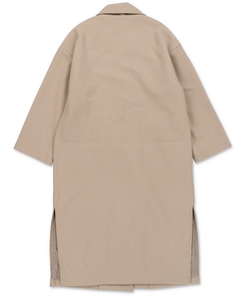 SPINNS（スピンズ）の「バックスリット ロング丈チェスターコート（チェスターコート・レディース・ブルー/ブラック/アイボリー/グレイッシュベージュ・ONESIZE）」の6枚目の写真