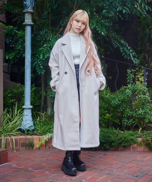 SPINNS（スピンズ）の「バックスリット ロング丈チェスターコート（チェスターコート・レディース・ブルー/ブラック/アイボリー/グレイッシュベージュ・ONESIZE）」の19枚目の写真