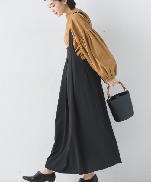 OMNES（オムネス）の「綾織ストレッチサロペットタックスカート（サロペット/オーバーオール・レディース・ブラック/ベージュ・FREE）」の17枚目の写真