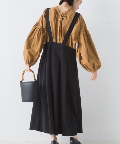 OMNES（オムネス）の「綾織ストレッチサロペットタックスカート（サロペット/オーバーオール・レディース・ブラック/ベージュ・FREE）」の16枚目の写真