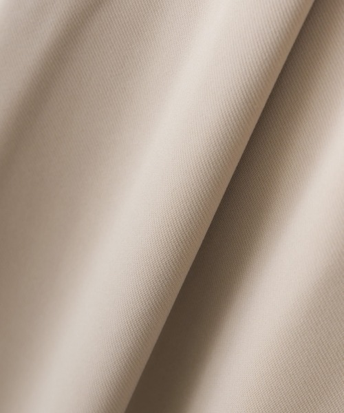 OMNES（オムネス）の「綾織ストレッチサロペットタックスカート（サロペット/オーバーオール・レディース・ブラック/ベージュ・FREE）」の3枚目の写真