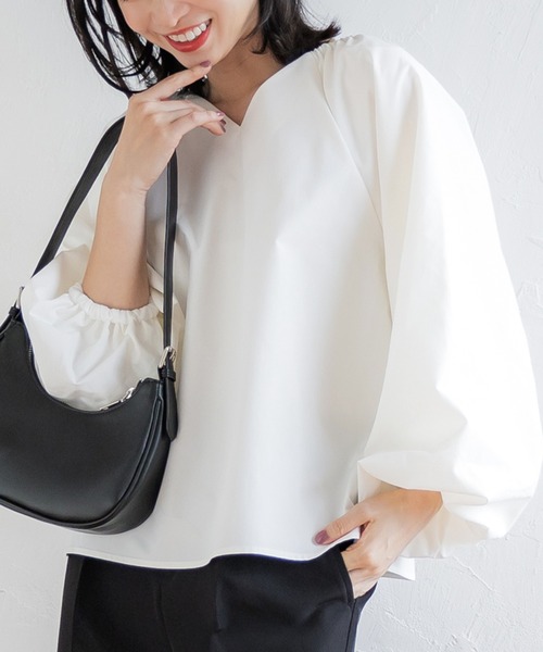 coca(coca)(コカ)の「パリフワVネックブラウス(シャツ/ブラウス・レディース・ブラック/ホワイト・L/M)」の4枚目の写真