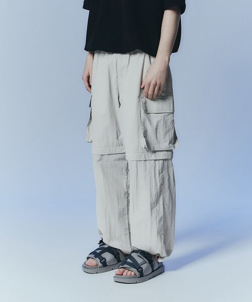 tk.TAKEO KIKUCHI(ティーケータケオキクチ)の「◆デタッチャブルワイドパンツ(その他パンツ・メンズ・グレー/ブラック・02/03)」の2枚目の写真