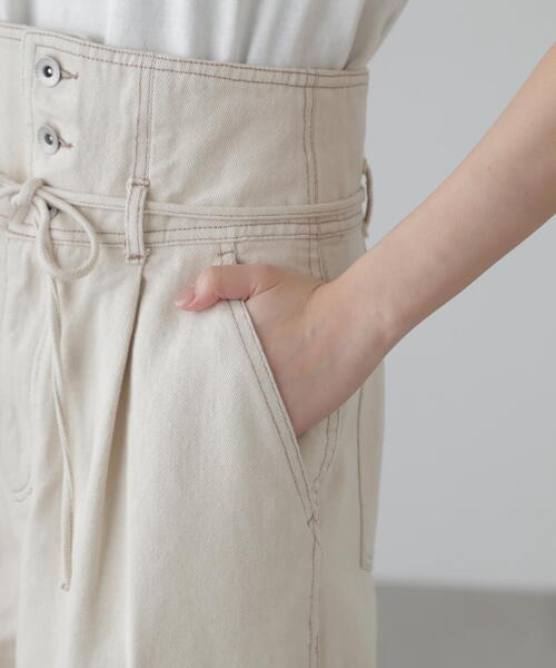 FREE'S MART(フリーズマート)の「ウエスト折り返し2WAYタックワイドデニム(デニムパンツ・レディース・ホワイト系その他/ライトインディゴブルー・SMALL/MEDIUM)」の17枚目の写真