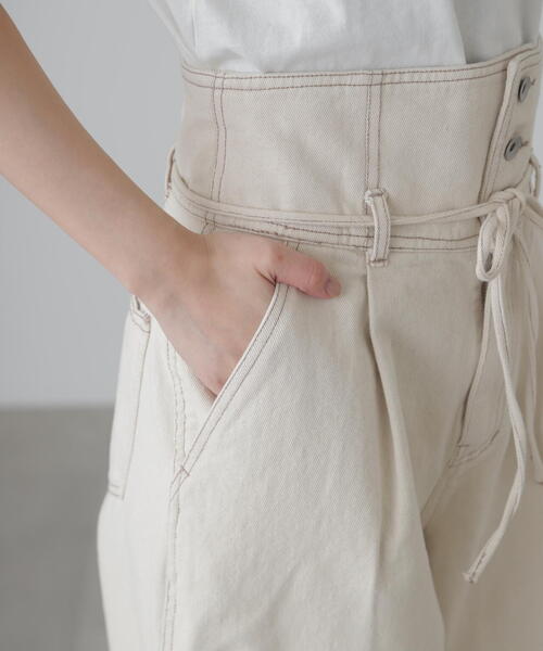 FREE'S MART(フリーズマート)の「ウエスト折り返し2WAYタックワイドデニム(デニムパンツ・レディース・ホワイト系その他/ライトインディゴブルー・SMALL/MEDIUM)」の18枚目の写真