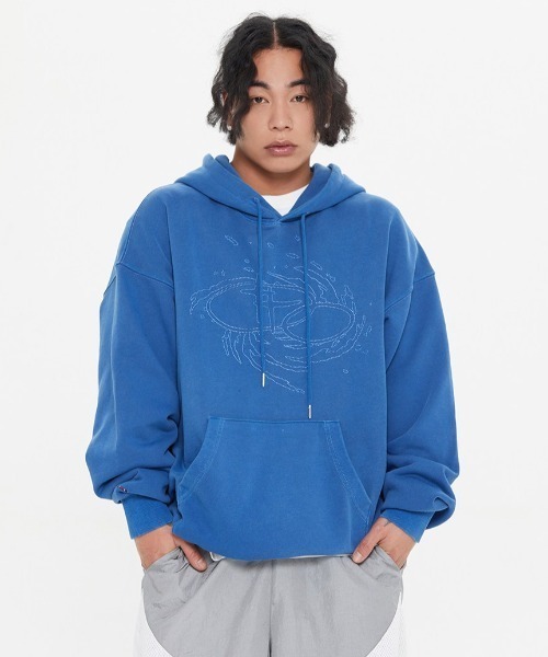 ROMANTIC CROWN(ロマンティッククラウン)の「A'GEM/9 × .kom『ROMANTIC CROWN/ロマンティッククラウン』SHINING LOGO WASHED HOODIE/ロゴワッシング プルオーバーパーカー(パーカー・メンズ・ブラック/ブルー・L/M)」の1枚目の写真