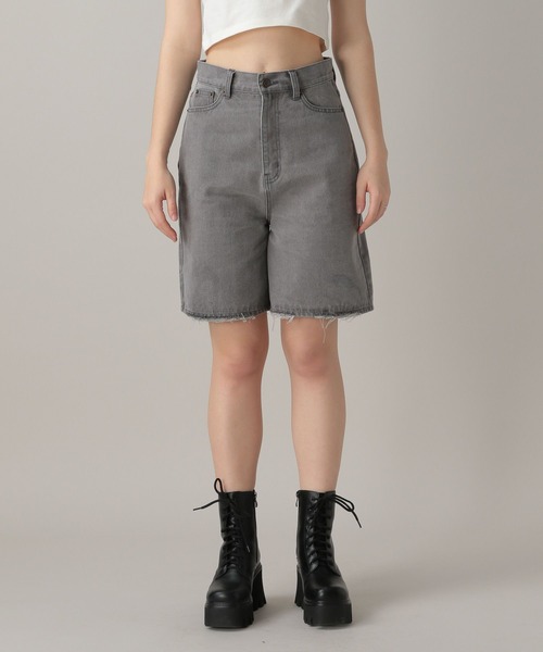 FOREVER 21（フォーエバー トゥエンティーワン）の「【2024SS】デニムハーフパンツ（デニムパンツ・レディース・ブラック/ブルー・SMALL/MEDIUM）」の4枚目の写真