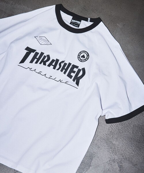 FREAK'S STORE(フリークスストア)の「限定展開 THRASHER×FREAK'S STORE/スラッシャー 別注 ビッグシルエット サッカーシャツ クルーネック プリントTシャツ/リンガーTシャツ(Tシャツ/カットソー・メンズ・ホワイト/ホワイト×ブラック/ブラック/ブラック×ホワイト・SMALL/MEDIUM/LARGE)」の2枚目の写真