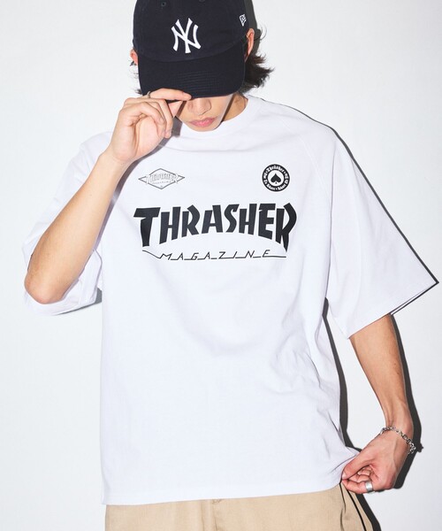 FREAK'S STORE(フリークスストア)の「限定展開 THRASHER×FREAK'S STORE/スラッシャー 別注 ビッグシルエット サッカーシャツ クルーネック プリントTシャツ/リンガーTシャツ(Tシャツ/カットソー・メンズ・ホワイト/ホワイト×ブラック/ブラック/ブラック×ホワイト・SMALL/MEDIUM/LARGE)」の1枚目の写真