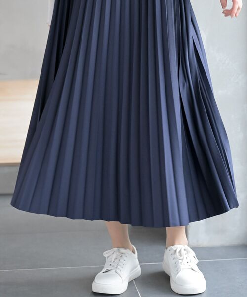 rps(アールピーエス)の「プリーツキャミワンピース(ワンピース・レディース・ブラック/グレイッシュベージュ/チャコールグレー/ミント/ネイビー・フリー)」の11枚目の写真