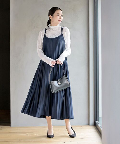 rps(アールピーエス)の「プリーツキャミワンピース(ワンピース・レディース・ブラック/グレイッシュベージュ/チャコールグレー/ミント/ネイビー・フリー)」の13枚目の写真