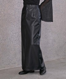 フェイクレザーIラインスカート