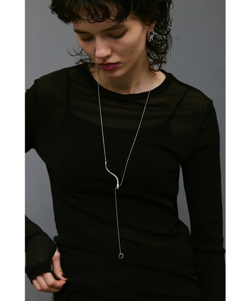 un/neu（アンノイ）の「ウェーブモチーフメタルロングネックレス（ネックレス・レディース・ゴールド/シルバー・FREE）」の5枚目の写真