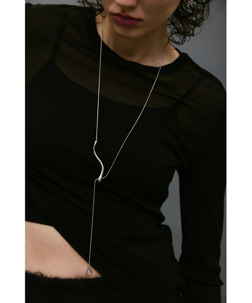 un/neu（アンノイ）の「ウェーブモチーフメタルロングネックレス（ネックレス・レディース・ゴールド/シルバー・FREE）」の4枚目の写真