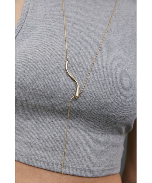 un/neu（アンノイ）の「ウェーブモチーフメタルロングネックレス（ネックレス・レディース・ゴールド/シルバー・FREE）」の6枚目の写真