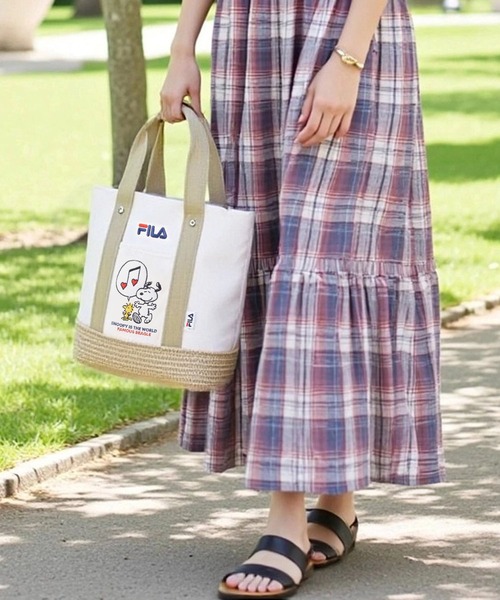 FILA（フィラ）の「FILA フィラ ×PEANUTS ピーナッツ SNOOPY スヌーピー コラボ キャンパス カゴ 巾着 トートバッグ（トートバッグ・レディース・ネイビー/ベージュ/グリーン・FREE）」の2枚目の写真