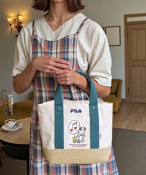 FILA（フィラ）の「FILA フィラ ×PEANUTS ピーナッツ SNOOPY スヌーピー コラボ キャンパス カゴ 巾着 トートバッグ（トートバッグ・レディース・ネイビー/ベージュ/グリーン・FREE）」の3枚目の写真
