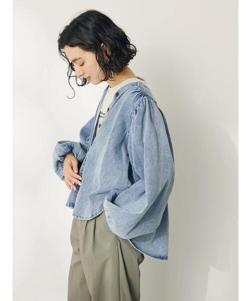 CRAFT STANDARD BOUTIQUE(クラフトスタンダードブティック)の「デニムギャザーヨークブラウス(シャツ/ブラウス・レディース・インディゴブルー/サックスブルー・FREE)」の10枚目の写真