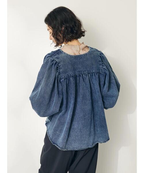 CRAFT STANDARD BOUTIQUE(クラフトスタンダードブティック)の「デニムギャザーヨークブラウス(シャツ/ブラウス・レディース・インディゴブルー/サックスブルー・FREE)」の14枚目の写真