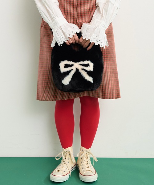 CHILD WOMAN(チャイルドウーマン)の「【WEB別注カラー】フェイクファーはめ込みリボンモチーフBAG(ハンドバッグ・レディース・ブラック/ピンク・FREE)」の9枚目の写真