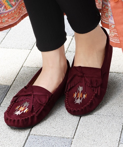 チチカカ（チチカカ）の「ネイティブ刺繍モカシンシューズ（モカシン/デッキシューズ・レディース・ボルドー/ブラウン/ベージュ・MEDIUM/LARGE）」の3枚目の写真