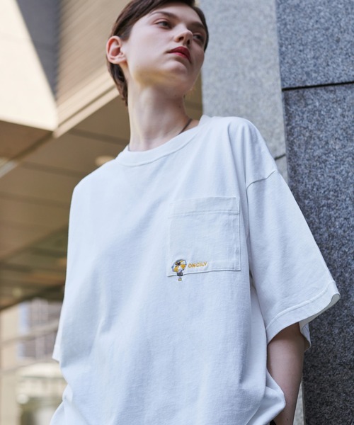 ONCILY(オンシェリー)の「POCKET LOGO T-SHIRT / ポケットロゴTシャツ(Tシャツ/カットソー・メンズ・ホワイト系その他/ブラック/オフホワイト・MEDIUM/LARGE/SMALL)」の20枚目の写真