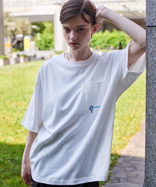 ONCILY(オンシェリー)の「POCKET LOGO T-SHIRT / ポケットロゴTシャツ(Tシャツ/カットソー・メンズ・ホワイト系その他/ブラック/オフホワイト・MEDIUM/LARGE/SMALL)」の4枚目の写真