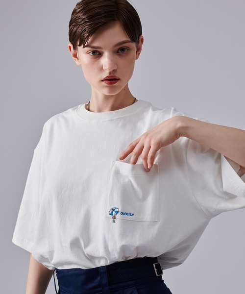 ONCILY(オンシェリー)の「POCKET LOGO T-SHIRT / ポケットロゴTシャツ(Tシャツ/カットソー・メンズ・ホワイト系その他/ブラック/オフホワイト・MEDIUM/LARGE/SMALL)」の8枚目の写真