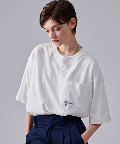 ONCILY(オンシェリー)の「POCKET LOGO T-SHIRT / ポケットロゴTシャツ(Tシャツ/カットソー・メンズ・ホワイト系その他/ブラック/オフホワイト・MEDIUM/LARGE/SMALL)」の9枚目の写真