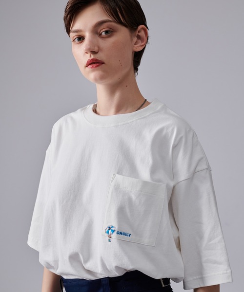 ONCILY(オンシェリー)の「POCKET LOGO T-SHIRT / ポケットロゴTシャツ(Tシャツ/カットソー・メンズ・ホワイト系その他/ブラック/オフホワイト・MEDIUM/LARGE/SMALL)」の11枚目の写真