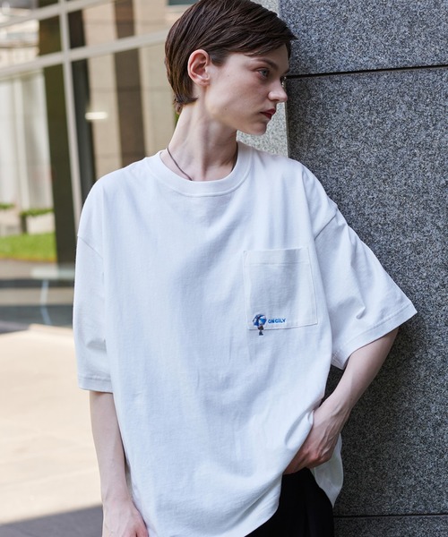 ONCILY(オンシェリー)の「POCKET LOGO T-SHIRT / ポケットロゴTシャツ(Tシャツ/カットソー・メンズ・ホワイト系その他/ブラック/オフホワイト・MEDIUM/LARGE/SMALL)」の6枚目の写真