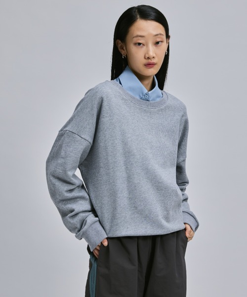 FEKETE（フェケテ）の「FE LOGO SWEAT SHIRT / FEロゴスウェット（スウェット・レディース・グレー/ブラック/ネイビー・LARGE/MEDIUM/SMALL）」の2枚目の写真