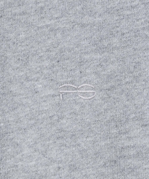 FEKETE（フェケテ）の「FE LOGO SWEAT SHIRT / FEロゴスウェット（スウェット・レディース・グレー/ブラック/ネイビー・LARGE/MEDIUM/SMALL）」の5枚目の写真