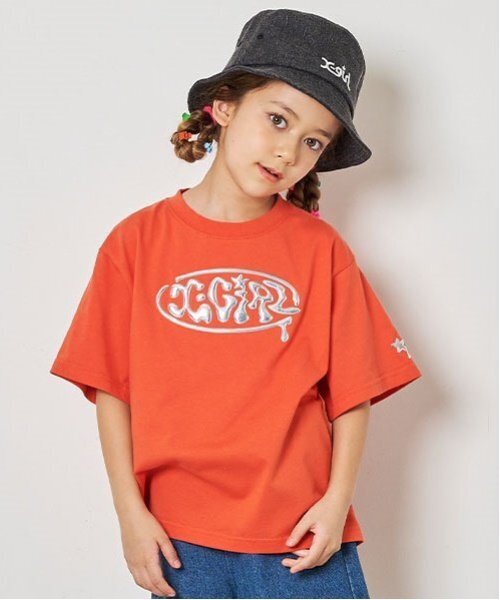 X-girl Stages(エックスガールステージス)の「立体メタリックロゴモチーフ半袖Tシャツ(Tシャツ/カットソー・キッズ・ブラック/オレンジ/オフホワイト・130cm/120cm/90cm/80cm/100cm/110cm/140cm)」の3枚目の写真