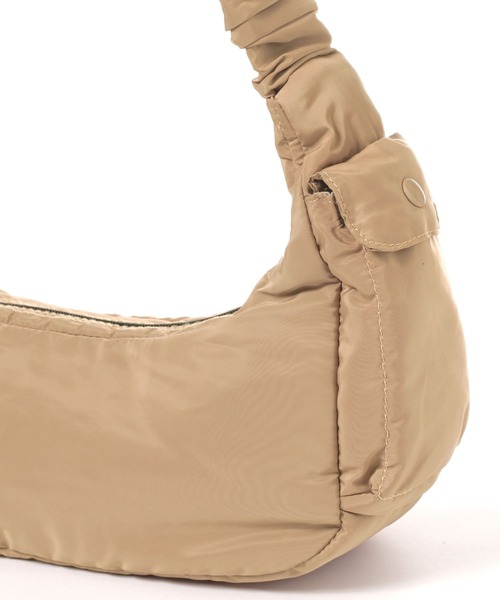 studio CLIP（スタディオクリップ）の「ナイロンボディバッグ（ショルダーバッグ・レディース・ベージュ/ブラック・FREE）」の19枚目の写真